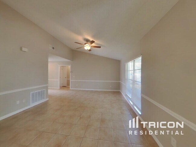 Foto del edificio - 1028 Hardwood Dr