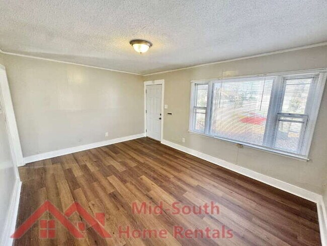 Building Photo - 2071 Hubert Ave