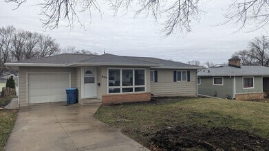 Building Photo - 901 Loretta Ave