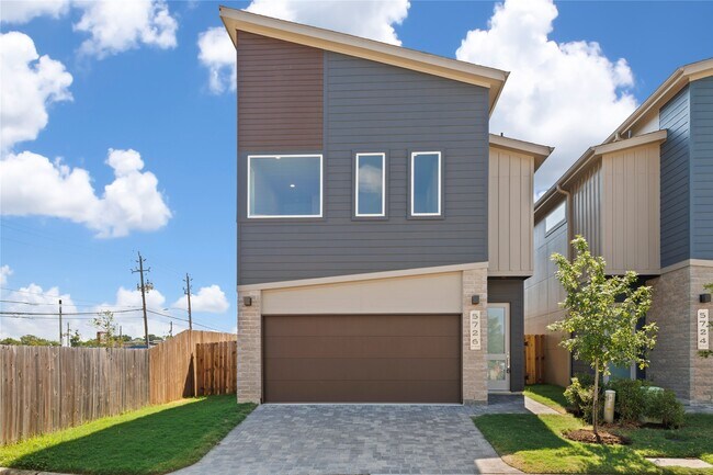 Foto del edificio - 5726 Rucio Ln