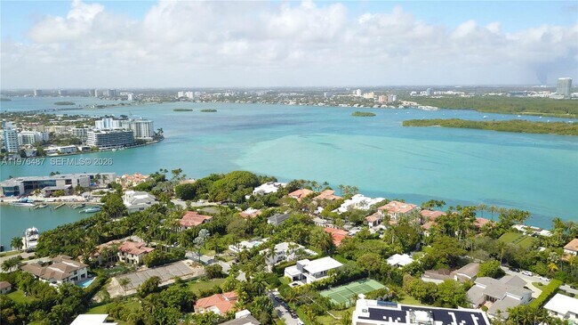 Foto del edificio - 10210 Collins Ave