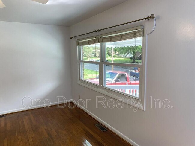 Building Photo - 139 Winston Dr