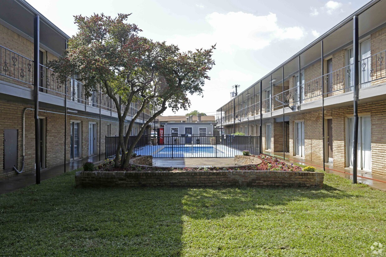 Hart House Apartments Dallas, TX