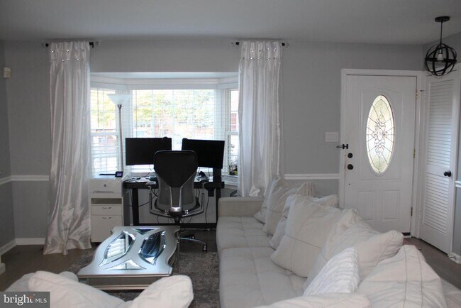 Foto del edificio - 2851 Bowes Ln