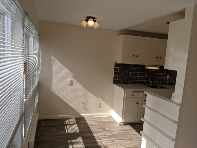 Foto del edificio - 9043 35th Ave SW
