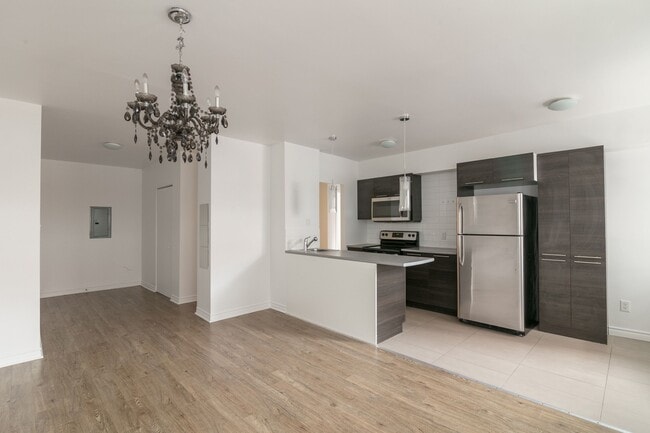Building Photo - 809 Av Bloomfield