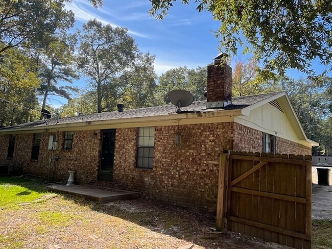 Foto del edificio - 16 Eastwood Dr