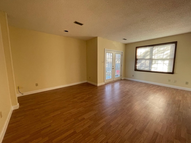 Foto del edificio - 45746 Military Ln