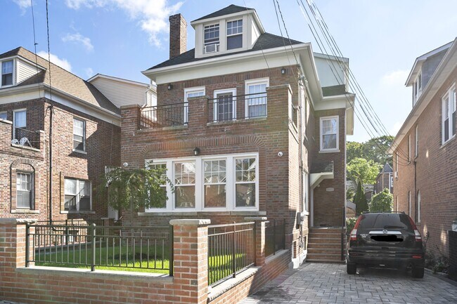 Foto del edificio - 6158 Liebig Ave