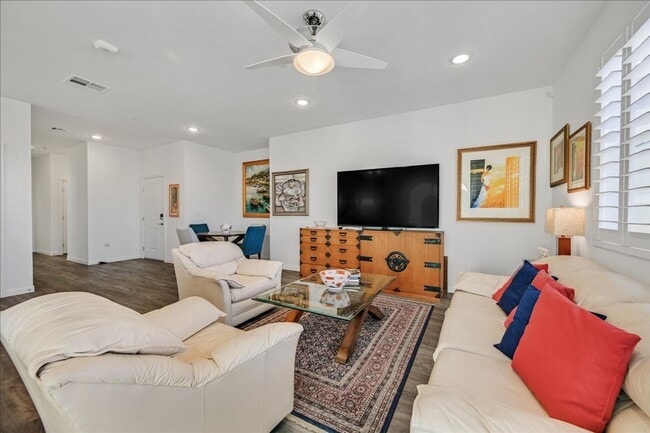 Building Photo - FULLY FURNISHED RENTAL