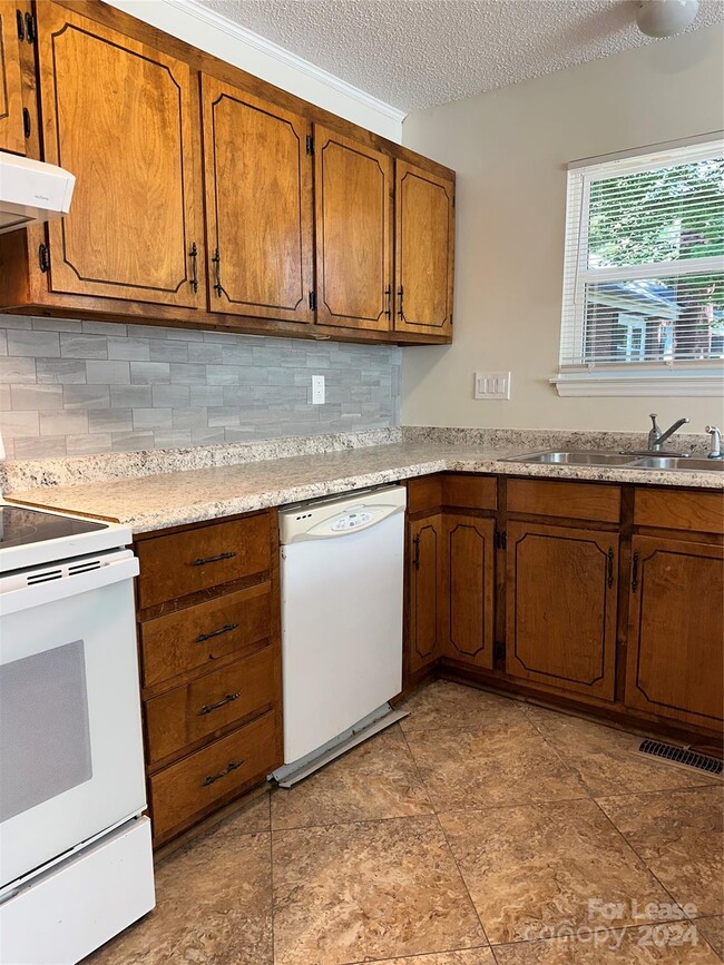 Building Photo - 3227 Archdale Dr