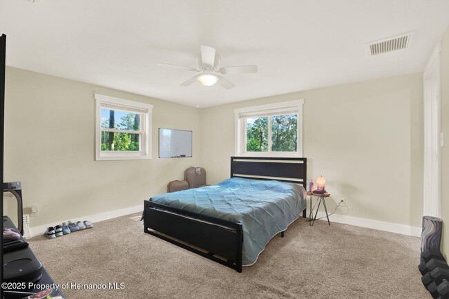 Building Photo - 18321 Edgewood Dr