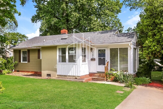 Foto del edificio - Charming 3 Bedroom Home with Fully Fenced ...
