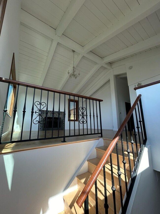 Foto del edificio - Gorgeous 2 Bedroom/1.5 Bath Two Story Home...