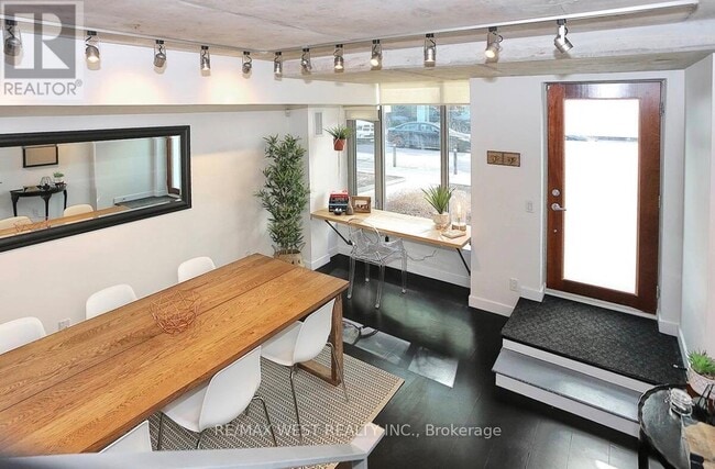 Building Photo - 55 Stewart St