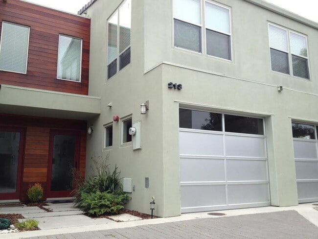 Building Photo - Avila Beach Condo-Fully Furnished available June 1