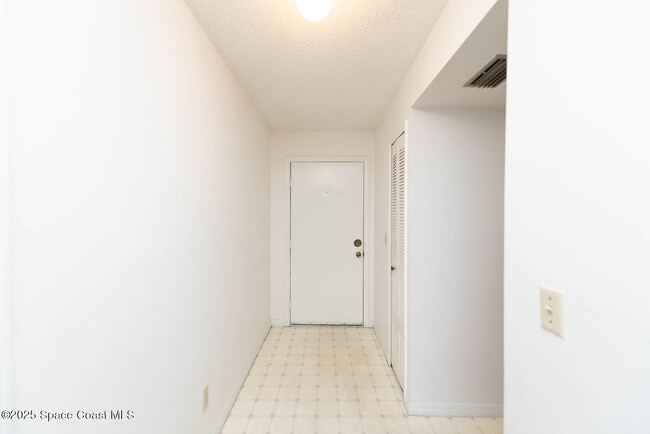 Building Photo - 3059 Sir Hamilton Cir
