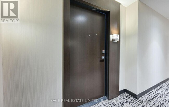 Photo du bâtiment - 2221 Yonge St