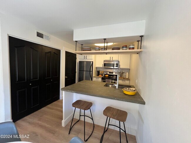 Foto del edificio - 5751 N Kolb Rd