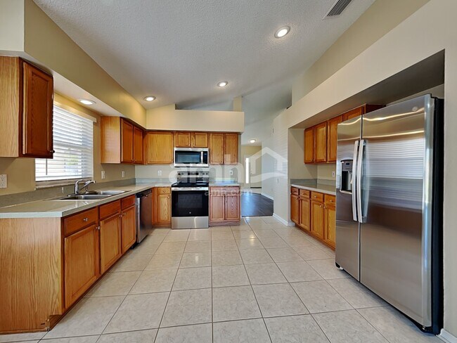 Building Photo - 12517 Midpointe Dr