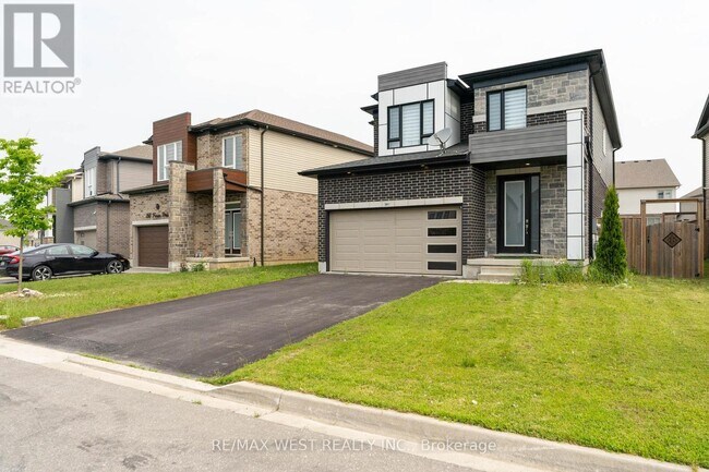 Building Photo - 301 Freure Dr