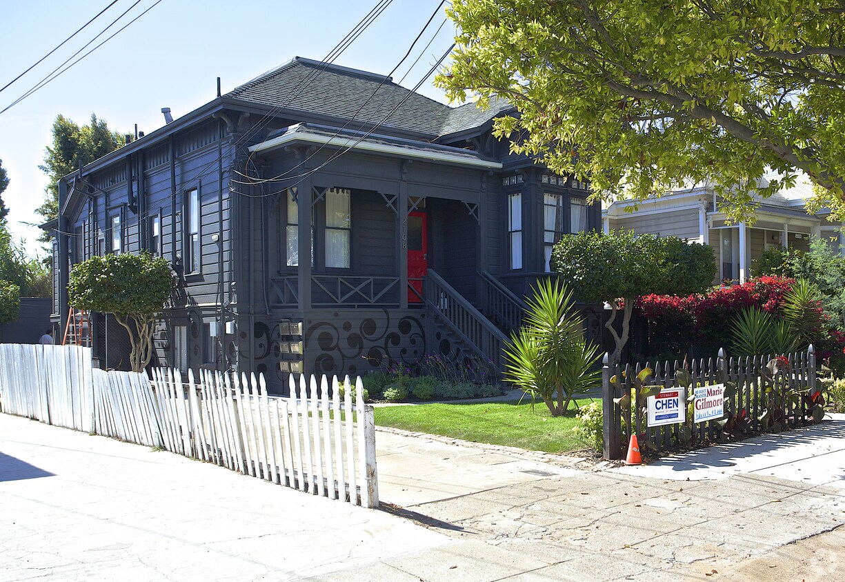Primary Photo - 2108 San Antonio Ave