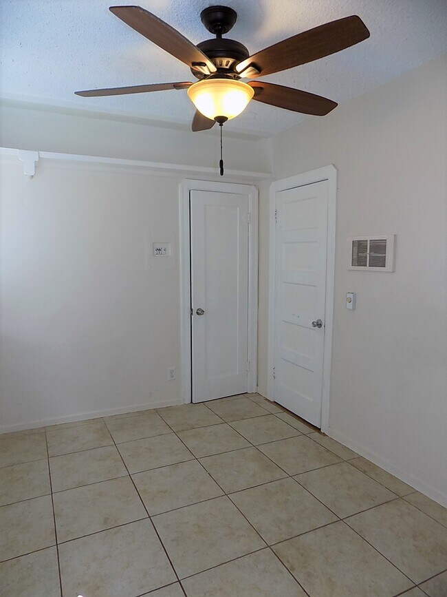 Foto del edificio - 1528 Bay View Ave