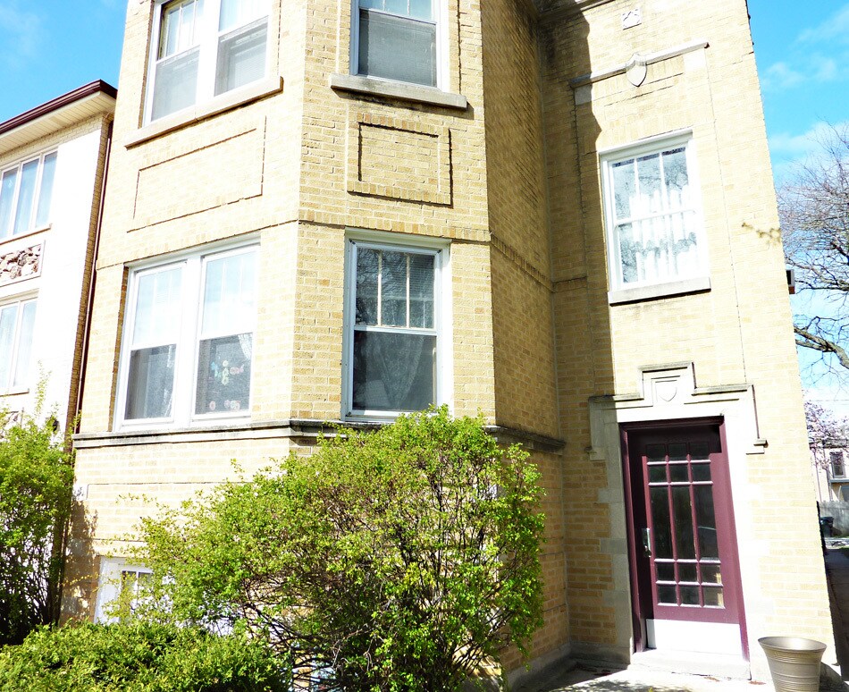 Primary Photo - 8630 Trumbull Ave