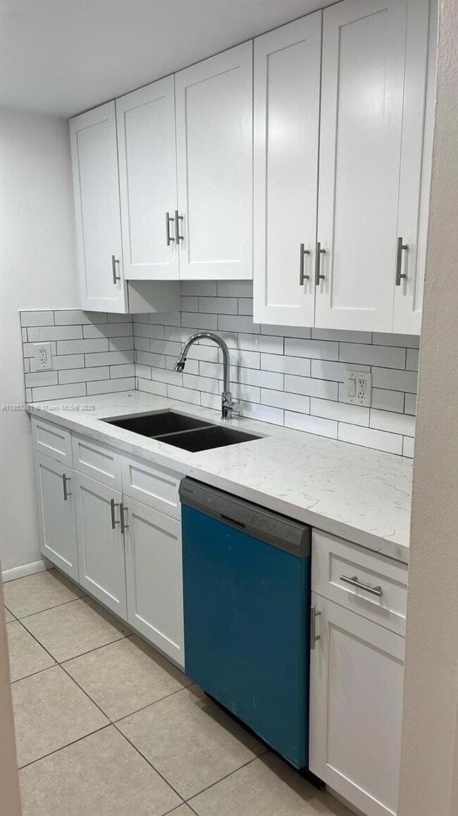 Foto del edificio - 14211 N Kendall Dr