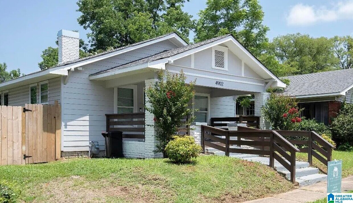 Foto principal - 4902 3rd Ave S