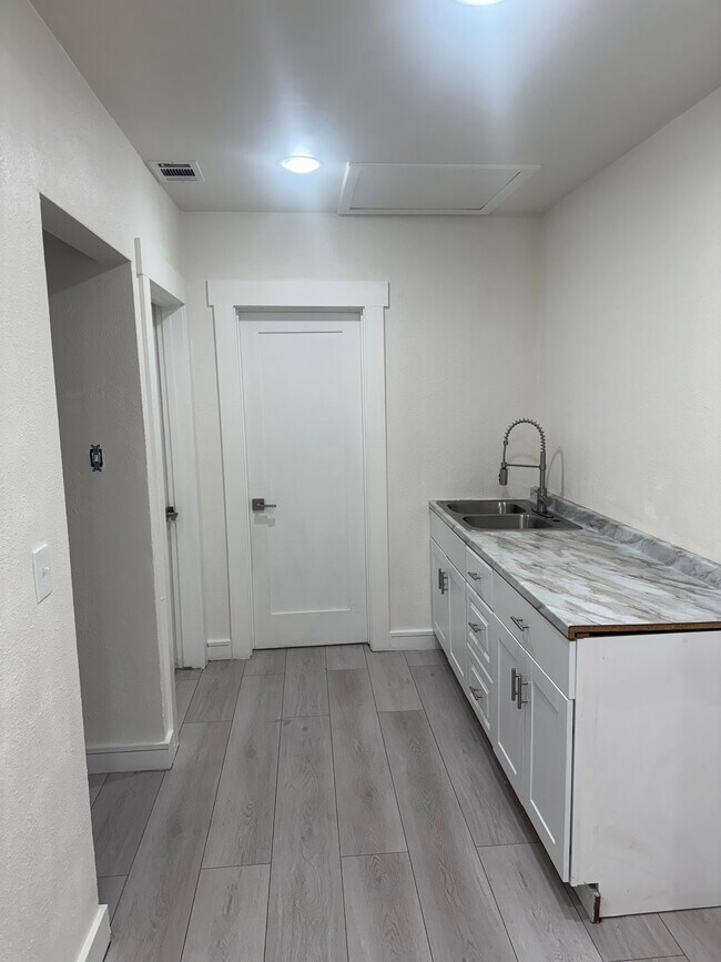 Foto del edificio - 8702 Stewart and Gray Rd