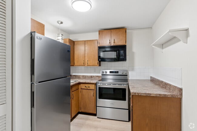 1BR, 1BA - 700SF - Kitchen - Montmartre Apartments