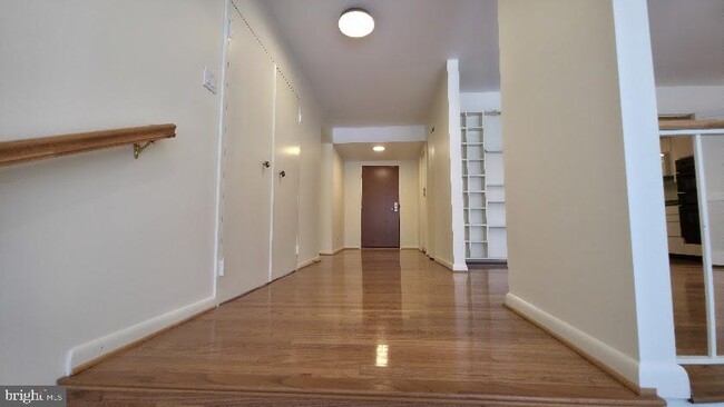 Building Photo - 4960 Sentinel Dr