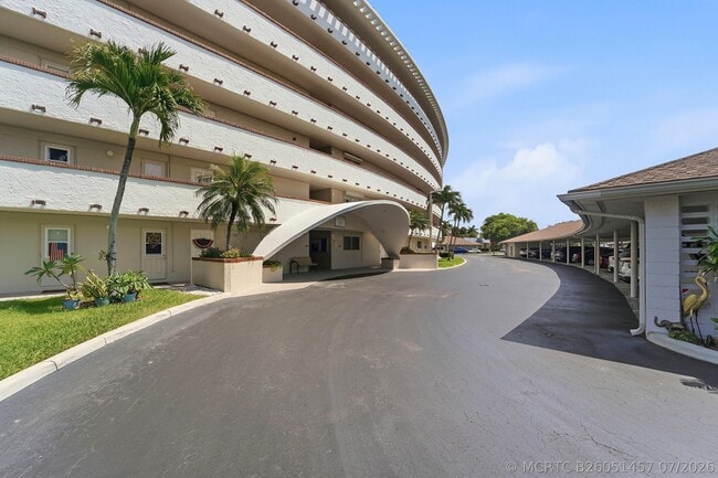 Foto del edificio - 1427 E Hillsboro Blvd