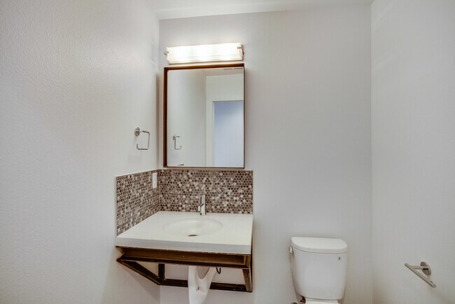 Foto del edificio - 2248 W Powers Ave