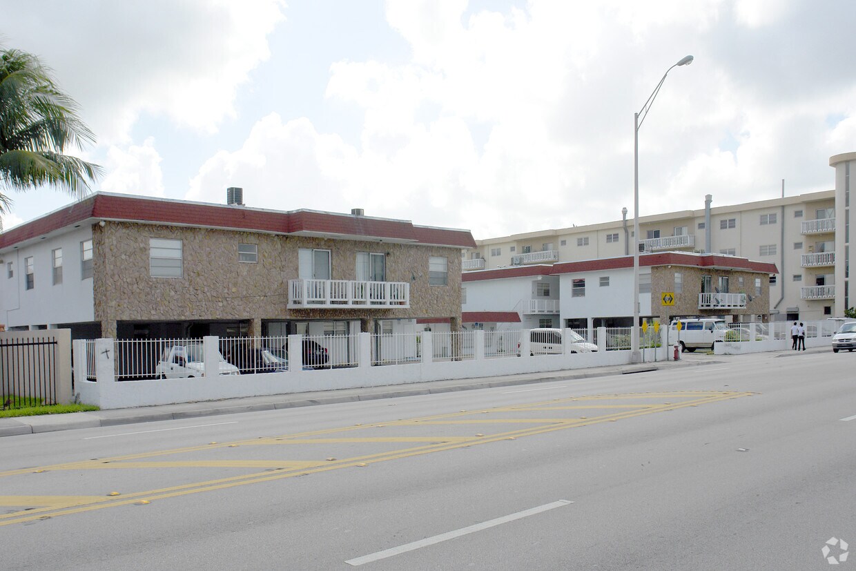 Primary Photo - 3601 Ludlam Rd