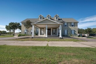 Building Photo - 2293 E Bayshore Dr