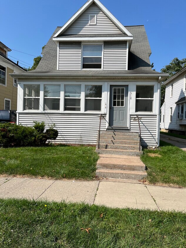 318 S Pennsylvania Ave Unit 318 upper, Lansing, MI 48912 Apartments