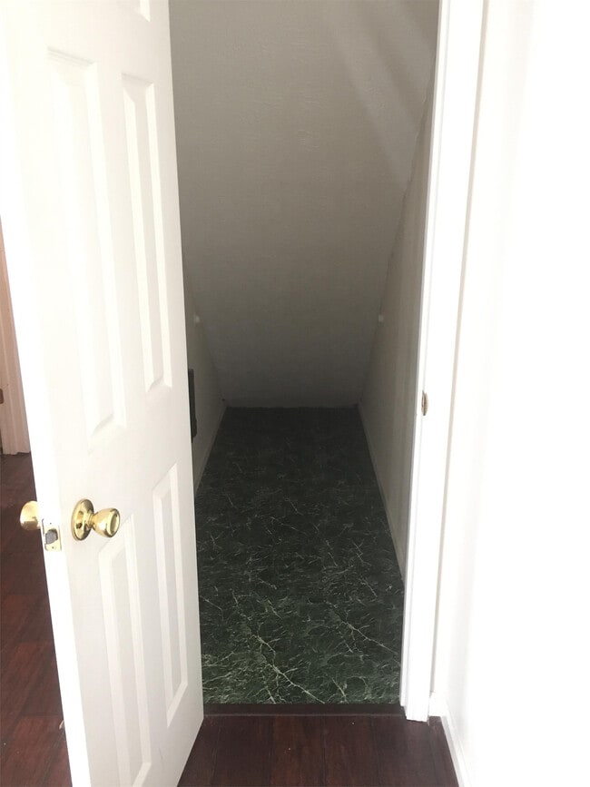 Building Photo - 103 Stone Tree Dr