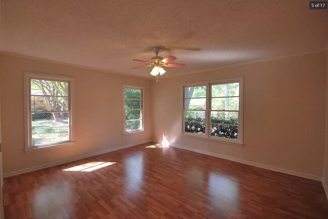 Foto del edificio - 2120 Belmont Dr