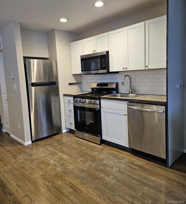 Building Photo - 60 Marwood Rd N