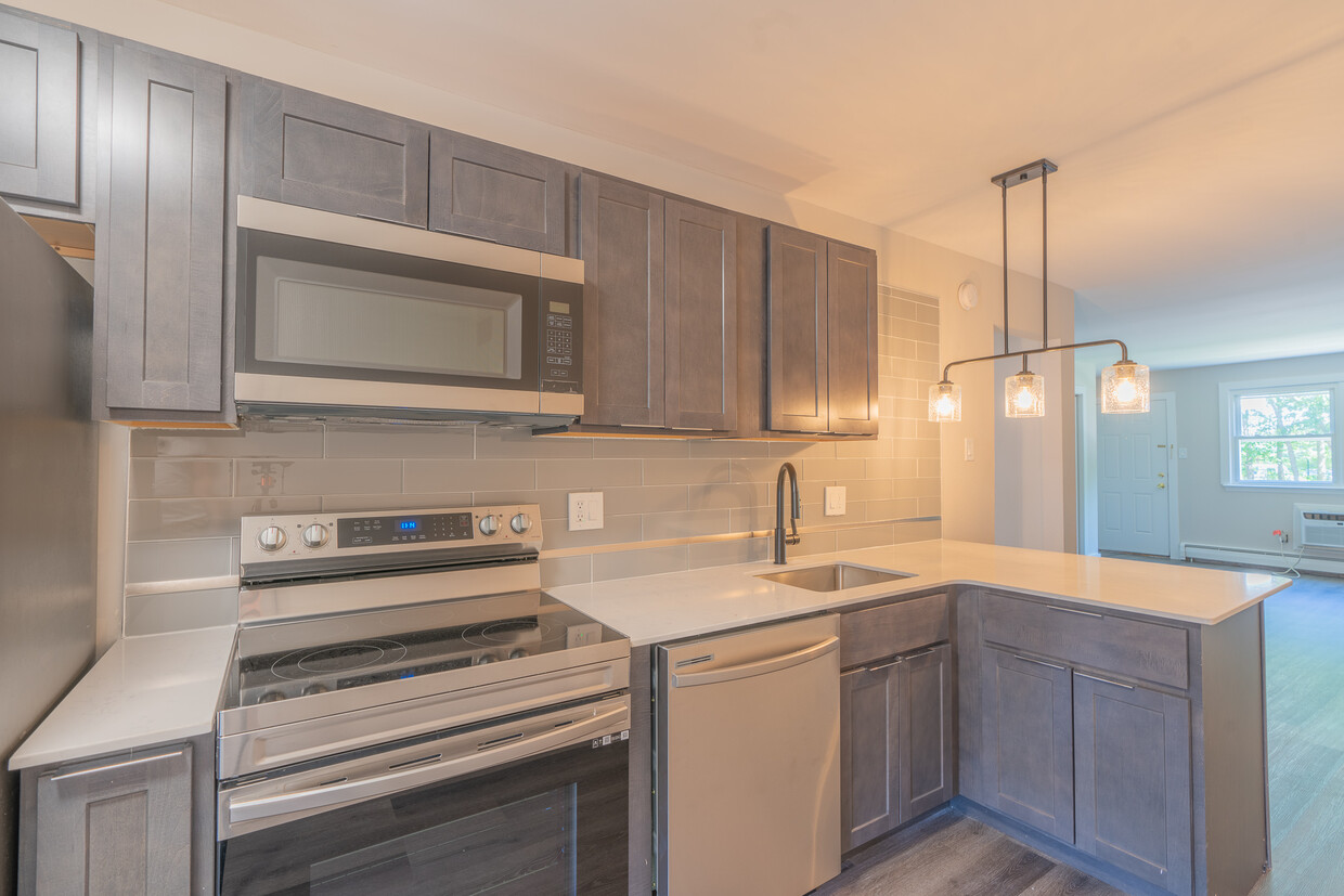 Groveland Manor Apartments 222 W Groveland Ave Somers Point, NJ