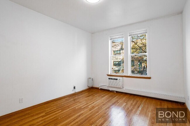 Foto del edificio - Incredible Floor through apartment with hi...
