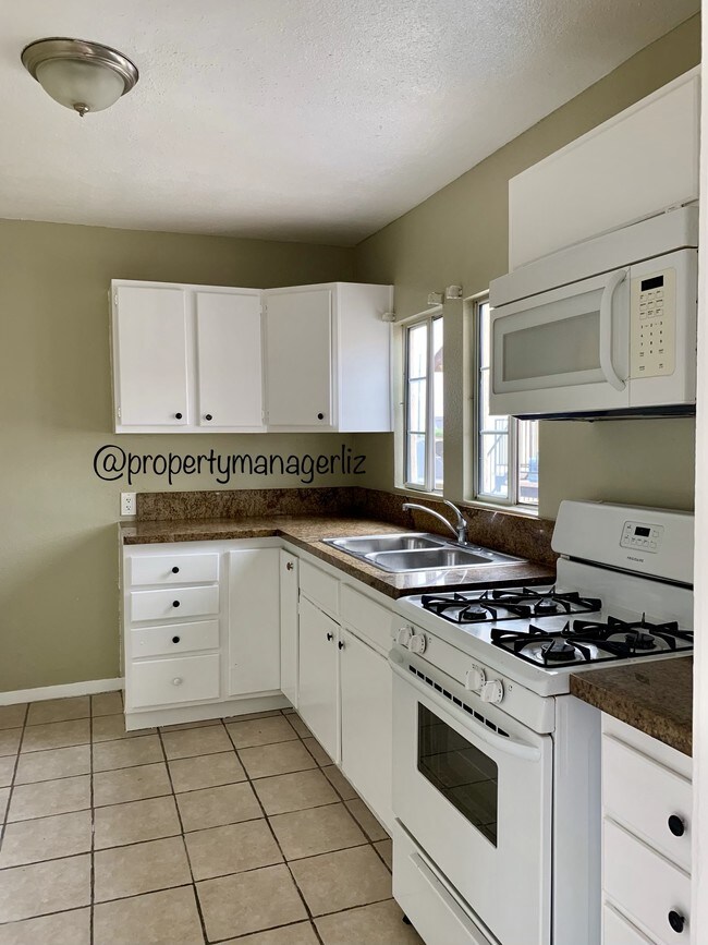 Kitchen - 434 W 10th St