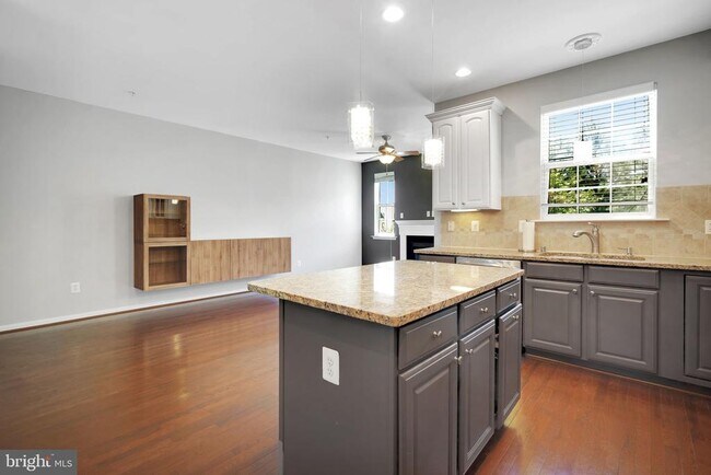 Foto del edificio - 937 Indigo Bunting Ln