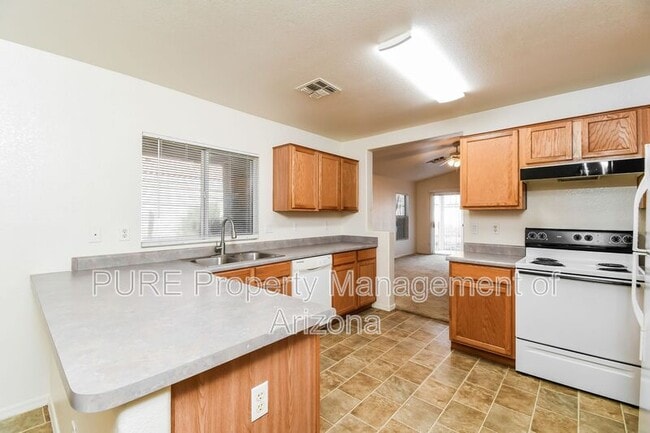 Building Photo - 930 E Monterey St