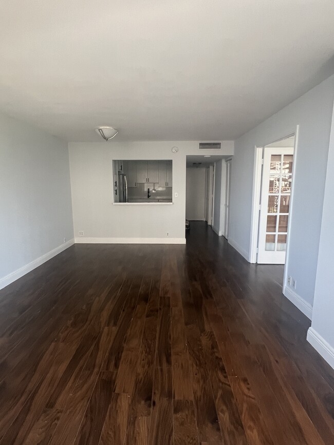 Building Photo - 1865 Brickell Ave