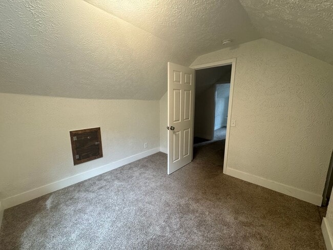 Foto del edificio - Centrally located 4 bedroom 1 bath