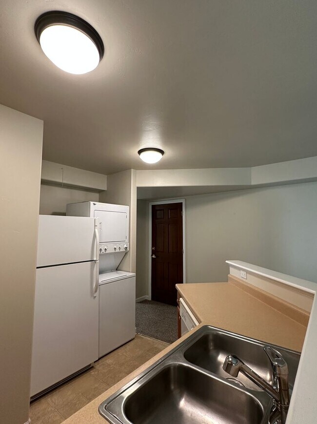 Foto del edificio - 1 Bedroom 1 Bathroom Lower Level Apartment