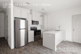 Building Photo - 428 Medina Drive Service Rd